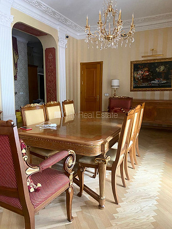 Pagalma māja, labiekārtota apzaļumota teritorija, vieta vairākām automašīnām, teritorijas Rīga - foto 13