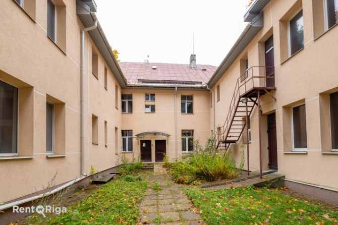 Iegādei tiek piedāvāts nekustamais īpašums Kapseļu ielā.  Īpašums sastāv no zemes gabala Rīga - foto 3