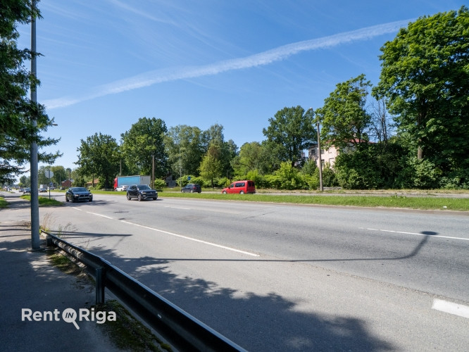 Zeme K. Ulmaņa gatves malā ar potenciālu piebrauktuvi no K. Ulmaņa gatves.   Adrese  Paltmales Rīga - foto 5