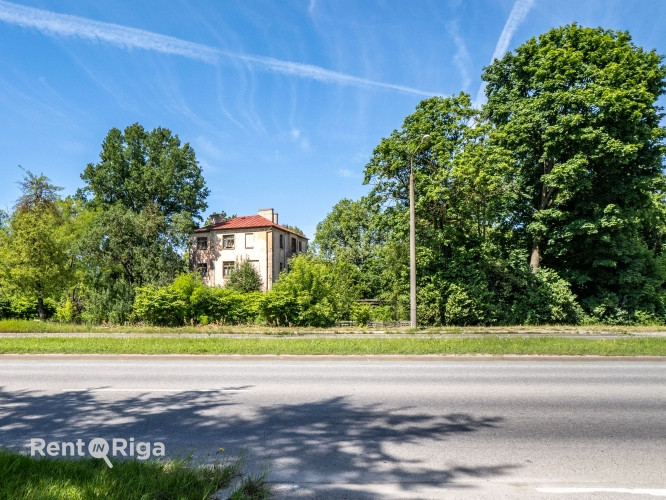 Zeme K. Ulmaņa gatves malā ar potenciālu piebrauktuvi no K. Ulmaņa gatves.   Adrese  Paltmales Rīga - foto 3