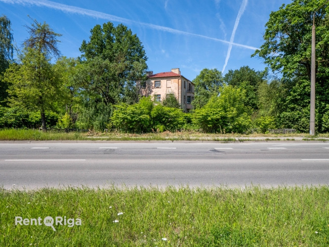 Zeme K. Ulmaņa gatves malā ar potenciālu piebrauktuvi no K. Ulmaņa gatves.   Adrese  Paltmales Rīga - foto 4