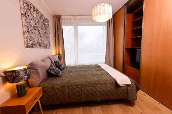 Izīrē gaišu un mājīgu dzīvokli projektā "Duntes ozoli"  Tiek piedāvāts plašs un komfortabls 3 istabu Rīga