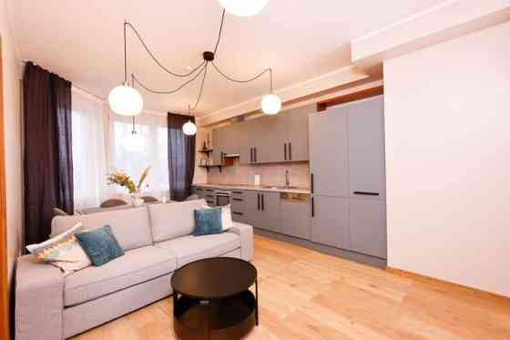 Izīrē gaišu un mājīgu dzīvokli projektā "Duntes ozoli"  Tiek piedāvāts plašs un komfortabls 3 istabu Rīga