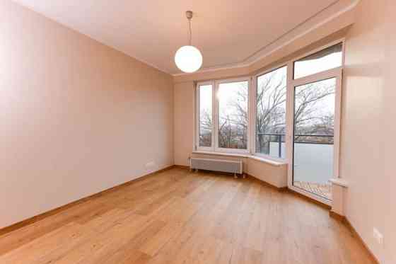 Izīrē gaišu un mājīgu dzīvokli projektā "Duntes ozoli"  Tiek piedāvāts plašs un komfortabls 3 istabu Rīga