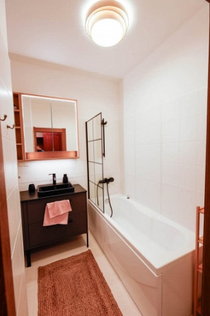 Izīrē gaišu un mājīgu dzīvokli projektā 