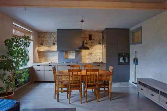 Īrei piedāvā lielisku dzīvokli cilvēkiem, kuri vēlas dzīvot estētiskā vidē. Mājīgs, kluss, silts un  Rīga