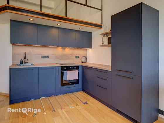 Продаётся элегантная двухуровневая студия!  Предлагается уникальная, недавно Рига