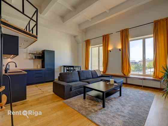 Продаётся элегантная двухуровневая студия!  Предлагается уникальная, недавно Рига