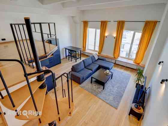 Продаётся элегантная двухуровневая студия!  Предлагается уникальная, недавно Рига