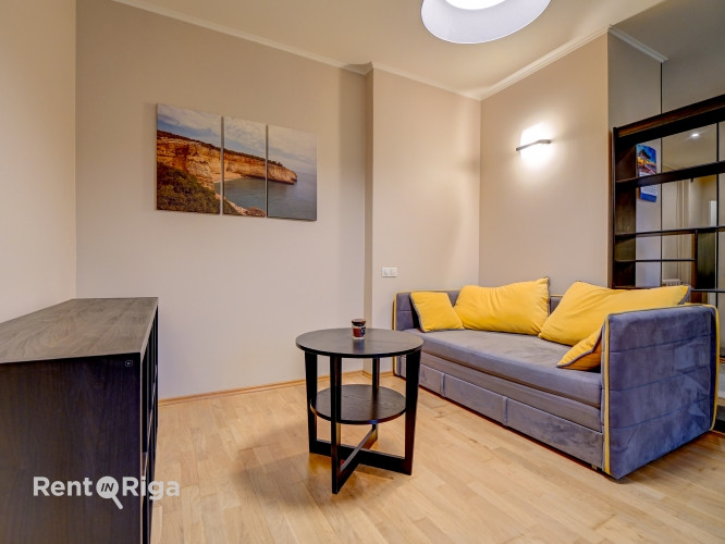 Dzīvoklis Rīgas centrā ar autostāvvietu!  Ilgtermiņā tiek izīrēts 3-istabu dzīvoklis, pēc Rīga - foto 3