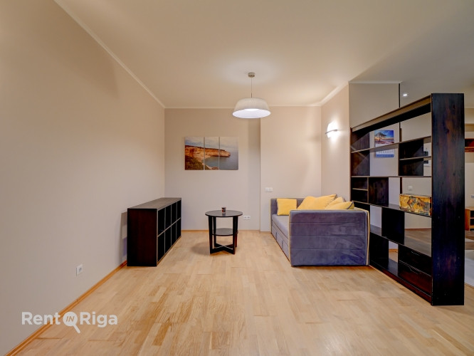 Dzīvoklis Rīgas centrā ar autostāvvietu!  Ilgtermiņā tiek izīrēts 3-istabu dzīvoklis, pēc Rīga - foto 2