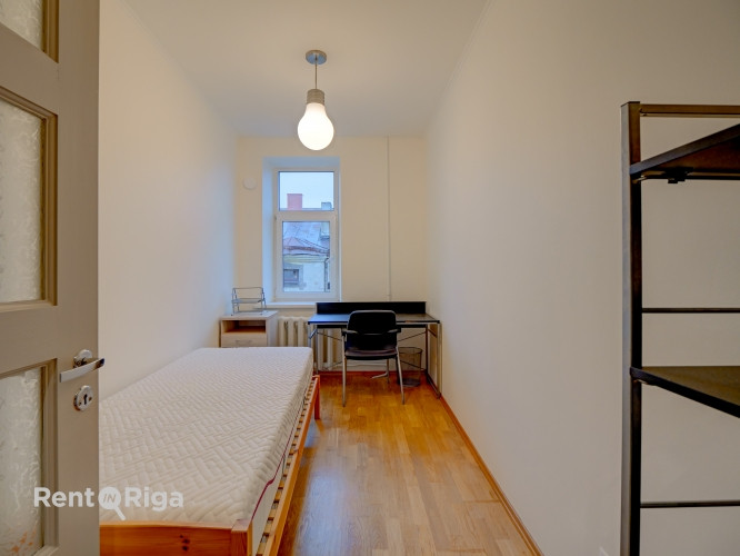 Dzīvoklis Rīgas centrā ar autostāvvietu!  Ilgtermiņā tiek izīrēts 3-istabu dzīvoklis, pēc Rīga - foto 9