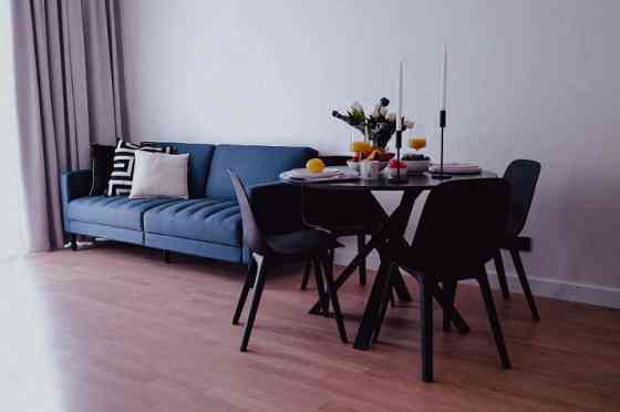 Izīrē 2 istabu dzīvokli Rīgas centrā!  Dzīvoklī ir viss nepieciešamais ikdienas ērtībām! Sākot ar ko Rīga