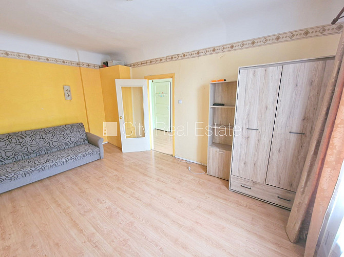 Fasādes māja, ķieģeļu mūra sienas, ieeja no ielas, ir lifts, kāpņu telpa pēc kosmētiskā Rīga - foto 14