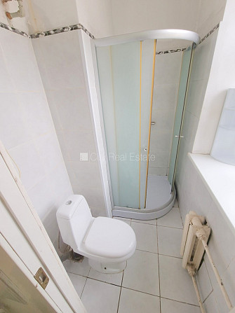 Fasādes māja, ķieģeļu mūra sienas, ieeja no ielas, ir lifts, kāpņu telpa pēc kosmētiskā Rīga - foto 20