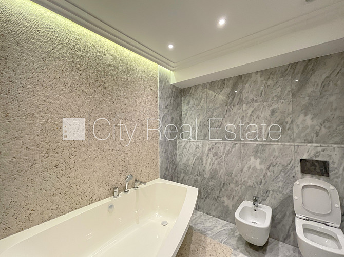 Jaunceltne, pagalma ēka, energo efektīva māja, ieeja no pagalma, puspagrabs, ir lifts, logi Rīga - foto 16