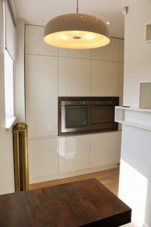 Tiek izīrēts izremontēts, gaišs un mājīgs jūgendstila dzīvoklis Skolas ielā - augstie griesti, divvi Рига - изображение 4