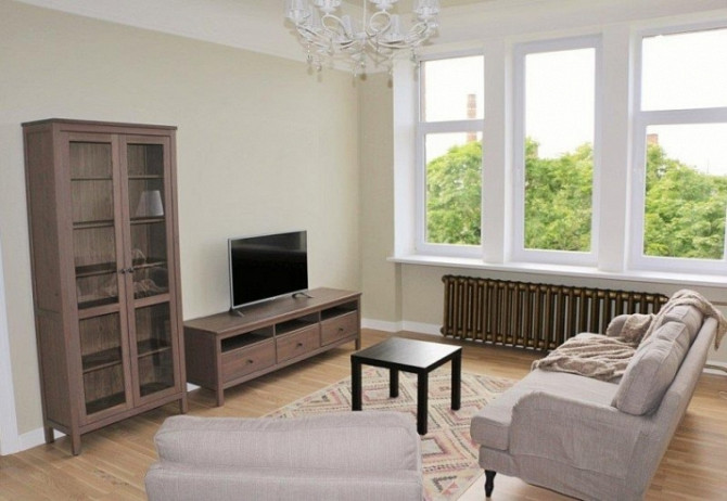 Tiek izīrēts izremontēts, gaišs un mājīgs jūgendstila dzīvoklis Skolas ielā - augstie griesti, divvi Рига - изображение 1