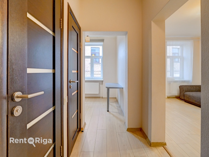 Сдаётся двухкомнатная квартира в центре города, на 3-м этаже благоустроенного Рига - изображение 2