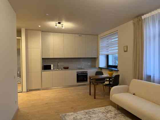 Сдаётся полностью отремонтированная 2-комнатная квартира!  Здание прошло полную Рига