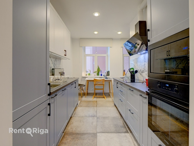 Izīrē plašu un skaistu 4 istabu dzīvokli klusajā centrā.   Dzīvokļa plānojums sastāv no vienas liela Рига - изображение 7