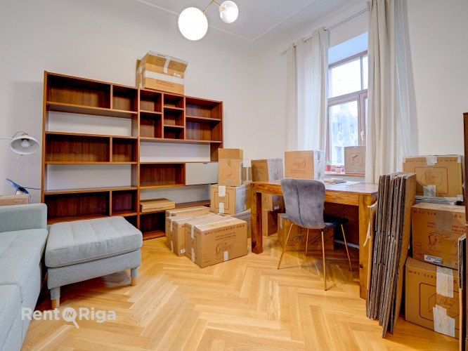 Izīrē plašu un skaistu 4 istabu dzīvokli klusajā centrā.   Dzīvokļa plānojums sastāv no vienas liela Рига - изображение 6