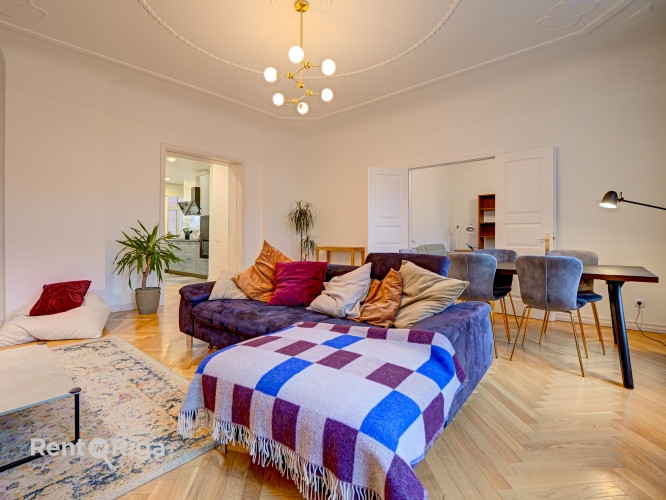 Izīrē plašu un skaistu 4 istabu dzīvokli klusajā centrā.   Dzīvokļa plānojums sastāv no vienas liela Рига - изображение 3