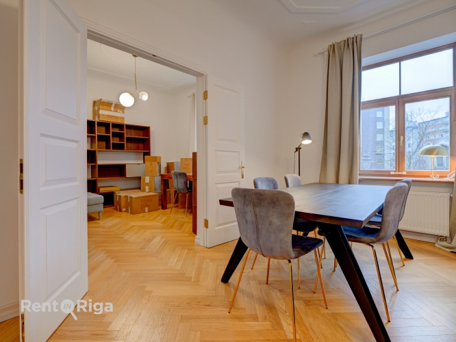 Izīrē plašu un skaistu 4 istabu dzīvokli klusajā centrā.   Dzīvokļa plānojums sastāv no vienas liela Рига - изображение 4