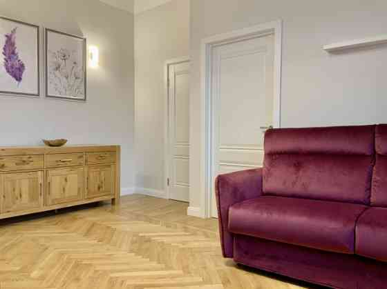 Ekskluzīvs 2-istabu dzīvoklis Bibliotēkas nama ēkā.  Gaišs dzīvoklis ar balkonu un izcilu skatu uz V Рига