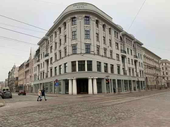 Ekskluzīvs 2-istabu dzīvoklis Bibliotēkas nama ēkā.  Gaišs dzīvoklis ar balkonu un izcilu skatu uz V Рига