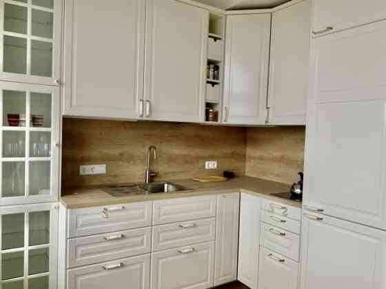 Ekskluzīvs 2-istabu dzīvoklis Bibliotēkas nama ēkā.  Gaišs dzīvoklis ar balkonu un izcilu skatu uz V Рига