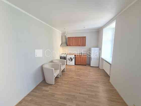 Фасадный дом, реновированный дом, закрытый двор, вход с улицы и со двора, Рига