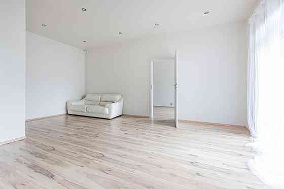 Pārdod īpašnieks plašu 2-istabu dzīvokli ar noliktavu Ādažos, ciematā “Podnieki”, Ūbeļu ielā 16., ... Ādaži