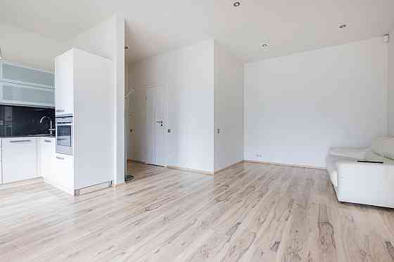 Pārdod īpašnieks plašu 2-istabu dzīvokli ar noliktavu Ādažos, ciematā “Podnieki”, Ūbeļu ielā 16., ... Ādaži