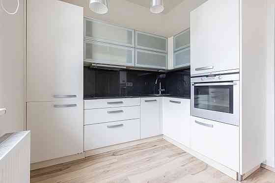 Pārdod īpašnieks plašu 2-istabu dzīvokli ar noliktavu Ādažos, ciematā “Podnieki”, Ūbeļu ielā 16., ... Ādaži