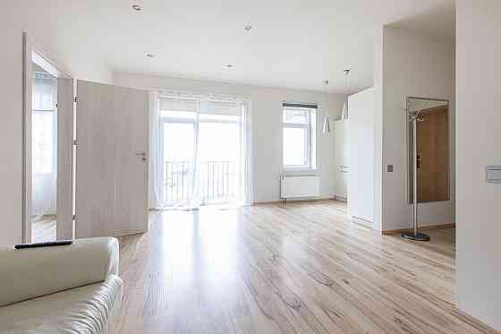 Pārdod īpašnieks plašu 2-istabu dzīvokli ar noliktavu Ādažos, ciematā “Podnieki”, Ūbeļu ielā 16., ... Ādaži