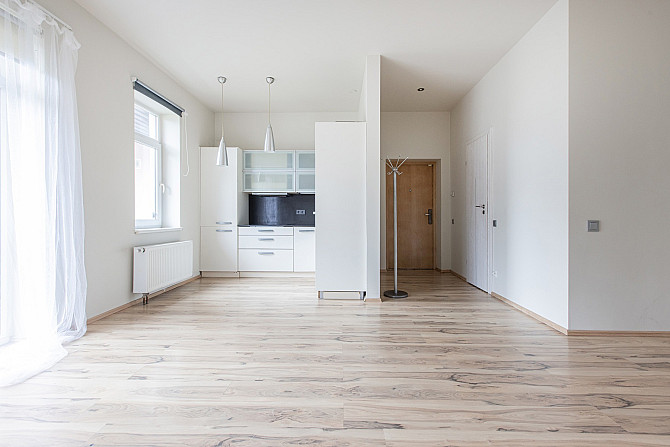 Pārdod īpašnieks plašu 2-istabu dzīvokli ar noliktavu Ādažos, ciematā “Podnieki”, Ūbeļu ielā 16., ... Ādaži - foto 2