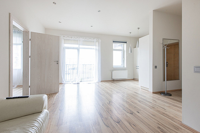 Pārdod īpašnieks plašu 2-istabu dzīvokli ar noliktavu Ādažos, ciematā “Podnieki”, Ūbeļu ielā 16., ... Ādaži - foto 1