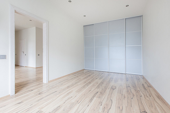 Pārdod īpašnieks plašu 2-istabu dzīvokli ar noliktavu Ādažos, ciematā “Podnieki”, Ūbeļu ielā 16., ... Ādaži - foto 8