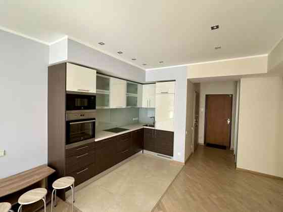 Продается элегантная 2-комнатная квартира с просторной террасой у моря, в Saulkrasti