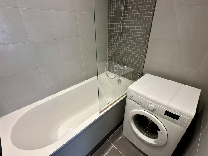 Продается элегантная 2-комнатная квартира с просторной террасой у моря, в Саулкрасты - изображение 9