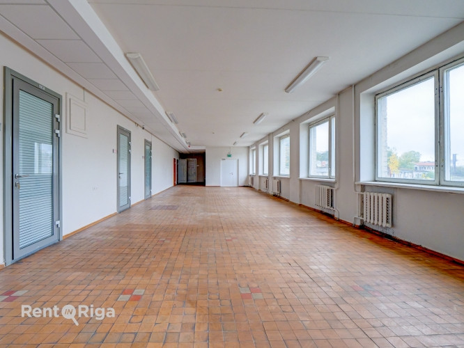 Комплекс школы по адресу ул. Лачплеша 106 предлагается к покупке.  Состав Рига - изображение 8