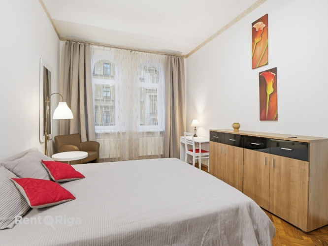 Ilgtermiņa īrei tiek piedāvāts plašs 2 istabu dzīvoklis ar izolētām istabām ar atsevišķu Rīga - foto 15