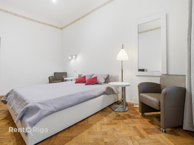Ilgtermiņa īrei tiek piedāvāts plašs 2 istabu dzīvoklis ar izolētām istabām ar atsevišķu Rīga - foto 16