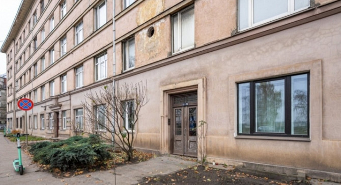 A two-room apartment with separate rooms, a balcony, and a parking space.  The apartment is fully fu Рига - изображение 9