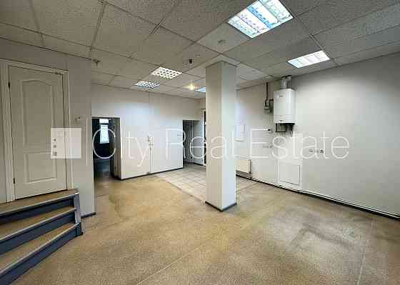 Реновированный дом, окна выходят во двор, количество спален 4 шт., изолированные Rīga