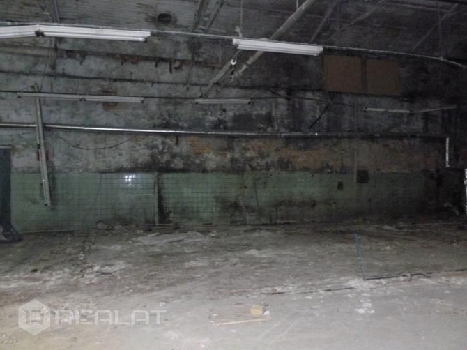 1. stāvs, atsevišķa ieeja, kā arī paceļamie vārti preču piegādei, lieli skatlogi, kvalitatīvi izremo Рига - изображение 18