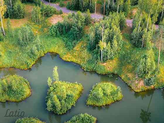 Pārdošanā pieejams skaists, neapbūvēts zemes gabals Amatciema jaunajā daļā, kuru īpaši izceļ privāta Cēsis un Cēsu novads