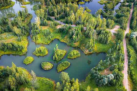 Pārdošanā pieejams skaists, neapbūvēts zemes gabals Amatciema jaunajā daļā, kuru īpaši izceļ privāta Cēsis un Cēsu novads