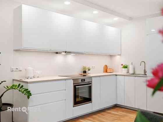 Новая трёхкомнатная квартира с окнами на юго-восток. Полностью оборудованная Рига